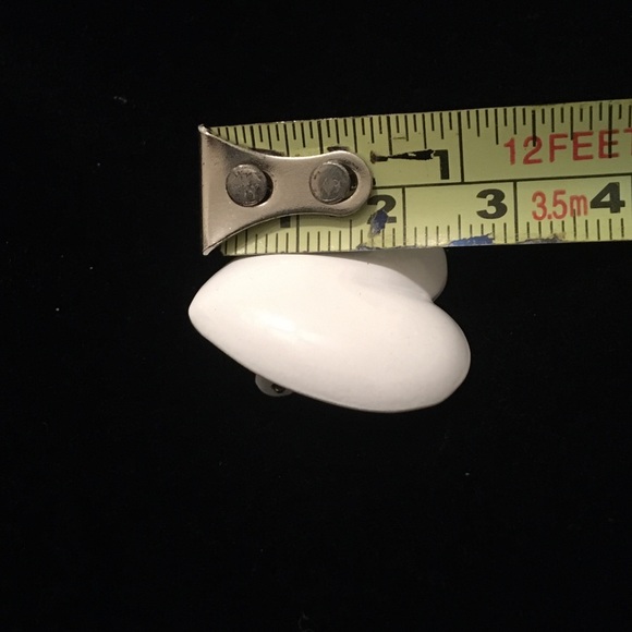 Jewelry - Vintage White Heart Shaped Clip On Earrings - Picture 6 of 6